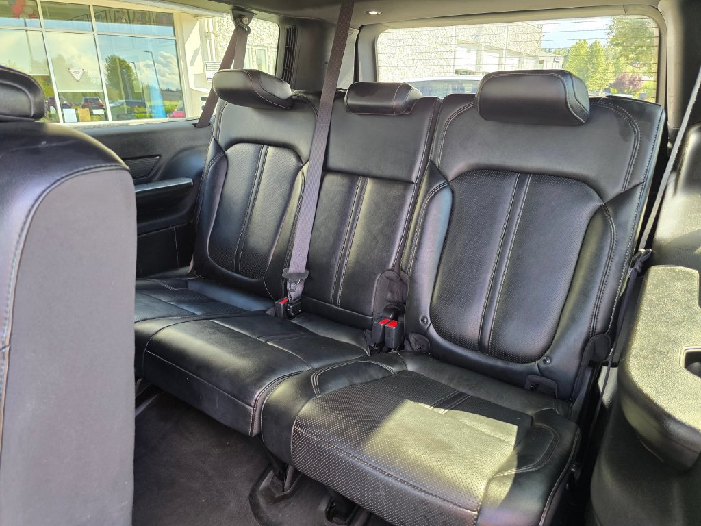 Used 2024 Jeep Wagoneer L Series II AWD/4WD image 19