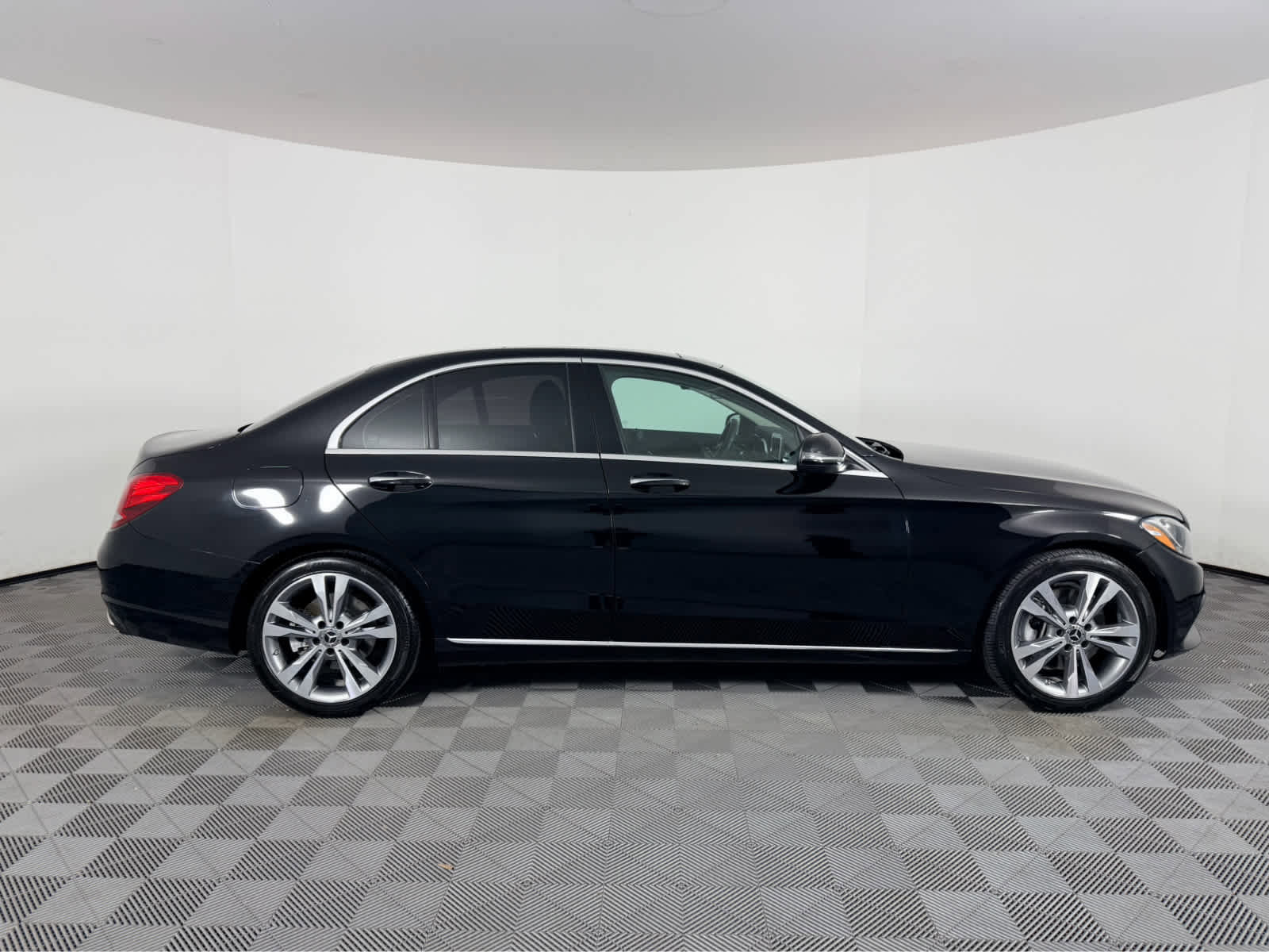 Used 2017 Mercedes-Benz C 300 Sedan image 2
