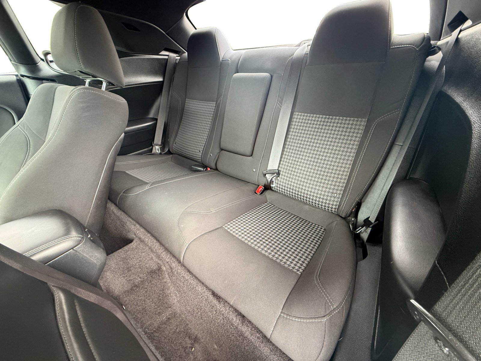 Used 2016 Dodge Challenger SXT RWD image 16