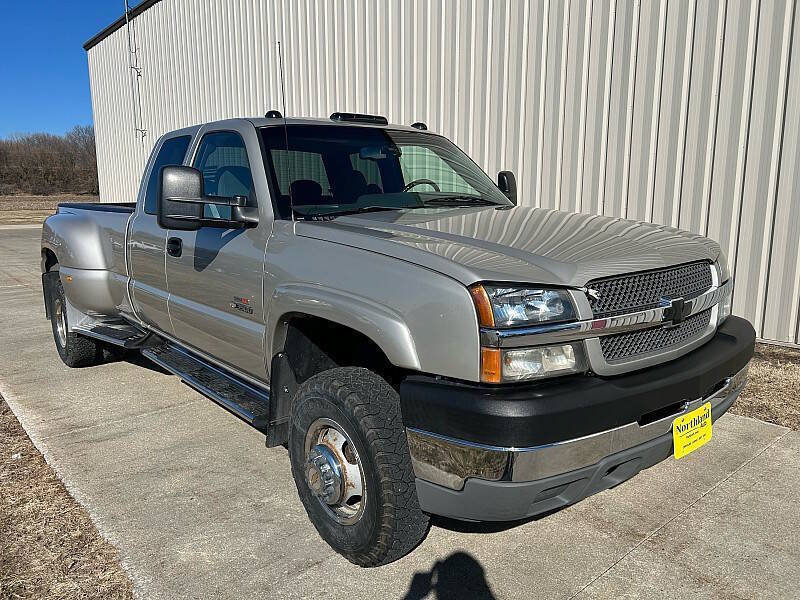 Used 2004 Chevrolet Silverado 3500 4x4 Extended Cab w/ Heavy-Duty Power Package image 5