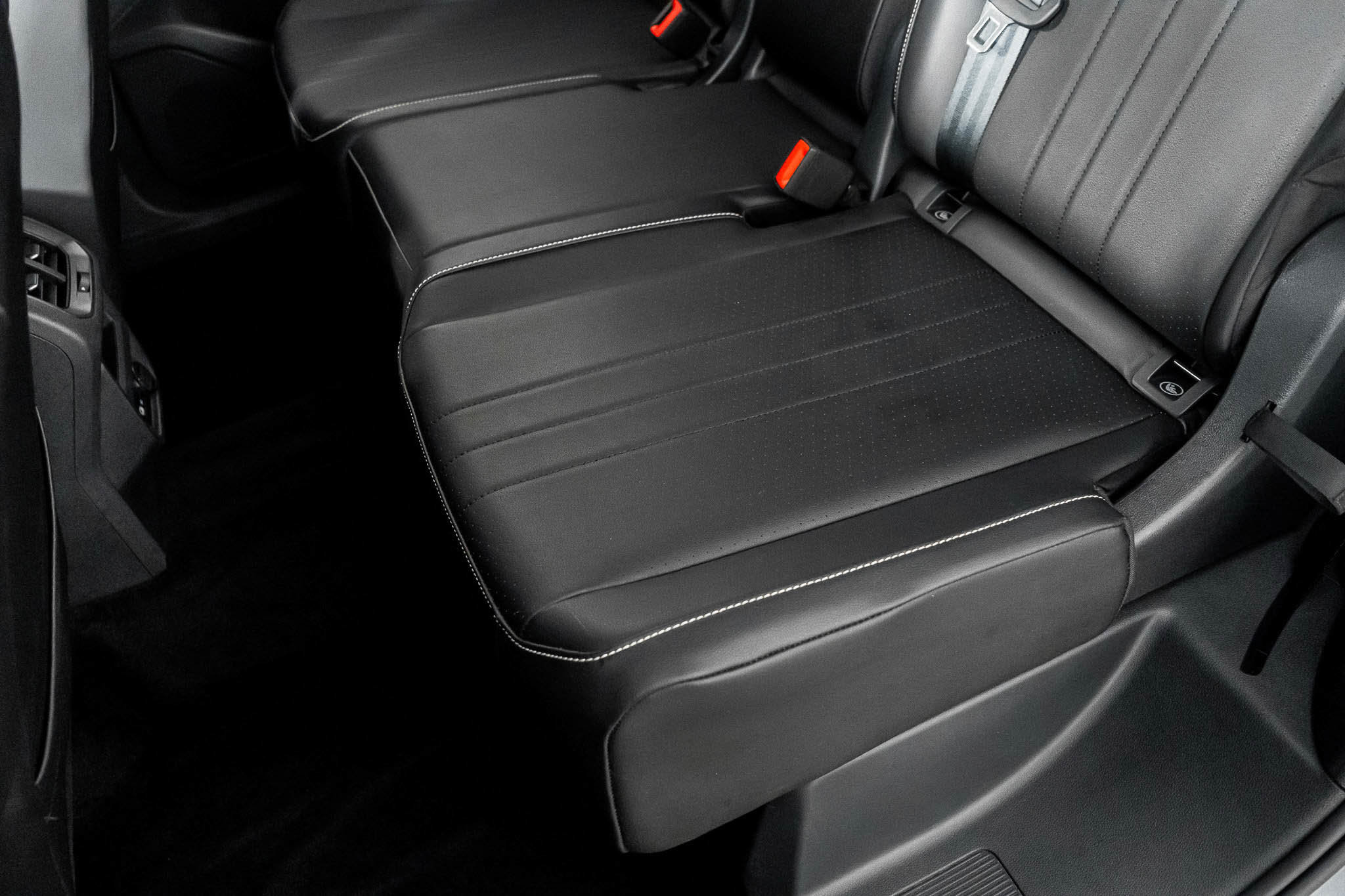 Used 2022 Volkswagen Tiguan SE R-Line image 36