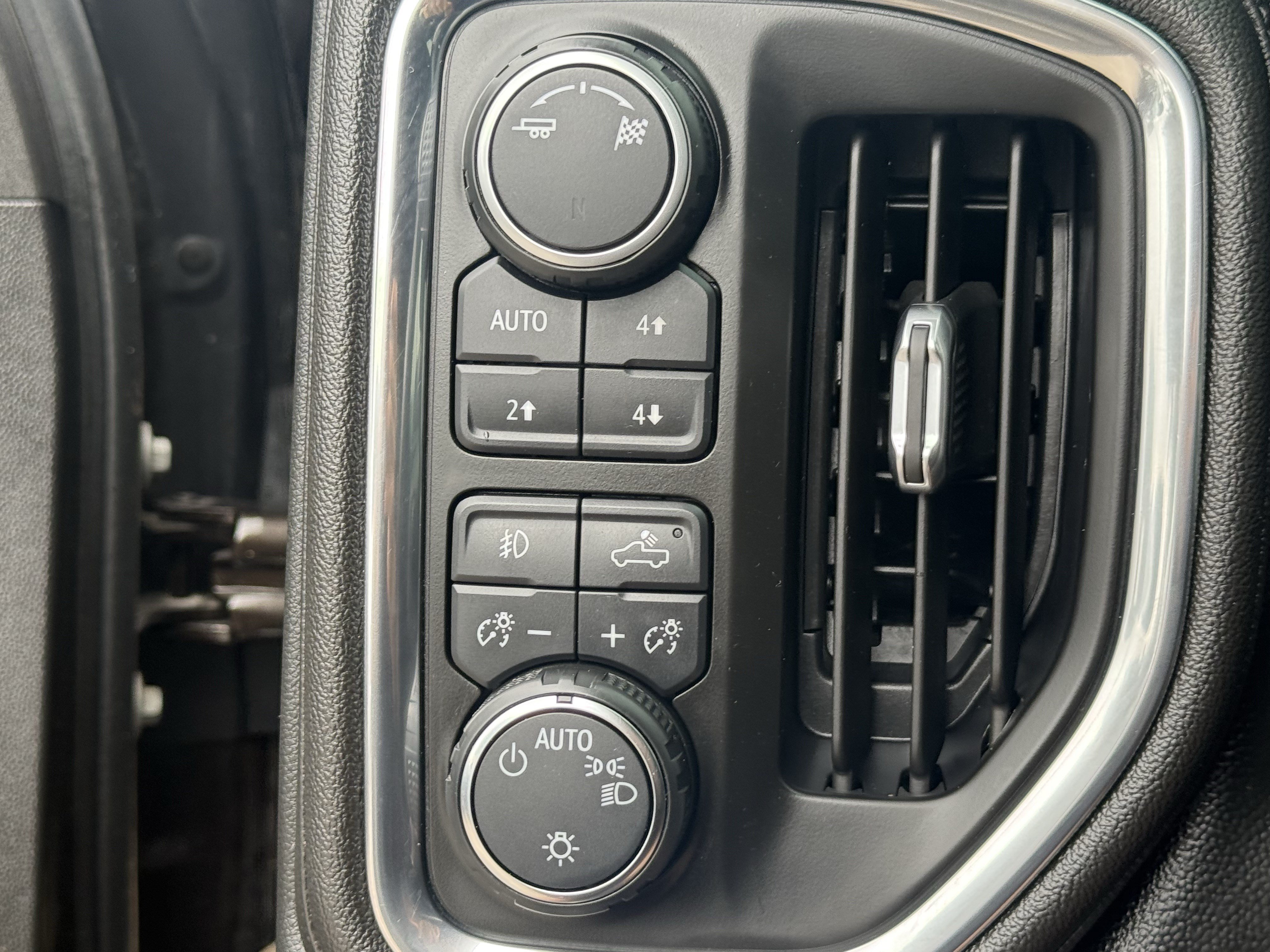 Used 2019 Chevrolet Silverado 1500 RST AWD/4WD image 23
