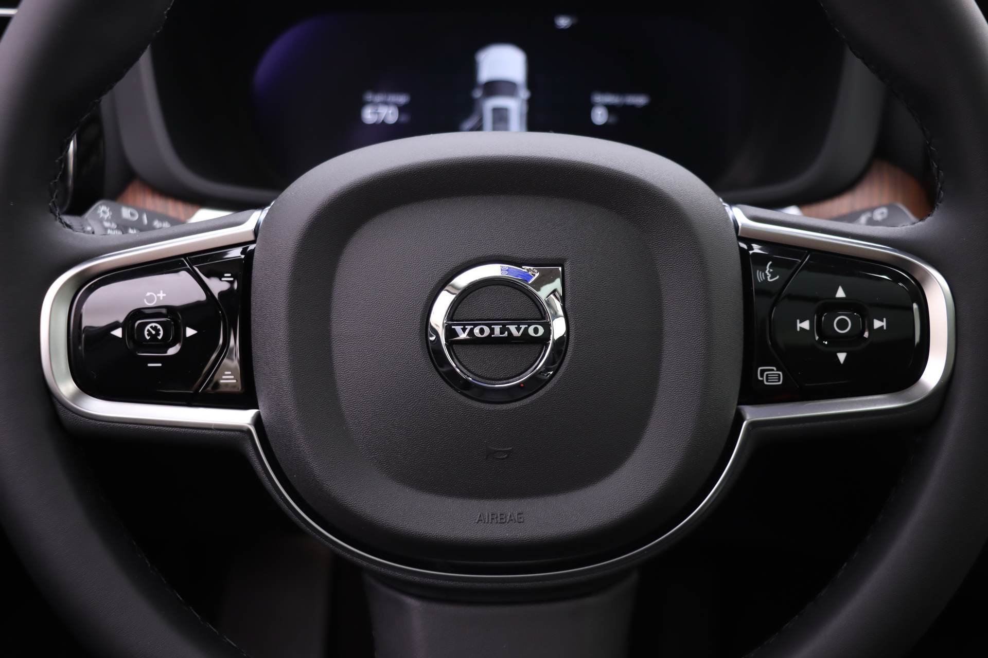 New 2024 Volvo XC60 T8 Plus w/ Protection Package Premier AWD/4WD image 13
