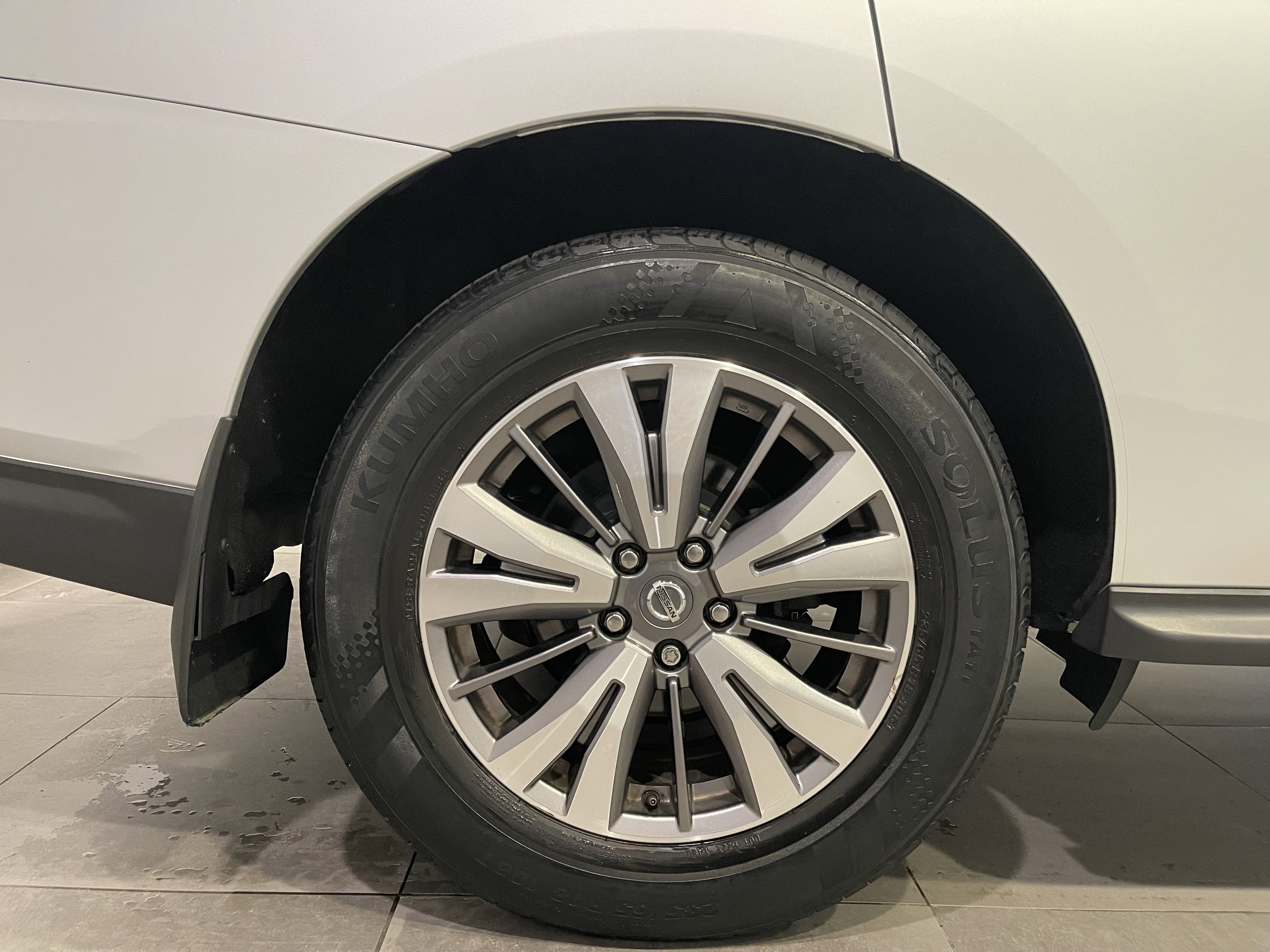 Used 2020 Nissan Pathfinder SL image 9