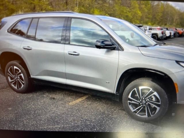 Used 2025 Buick Enclave Sport Touring AWD/4WD image 2