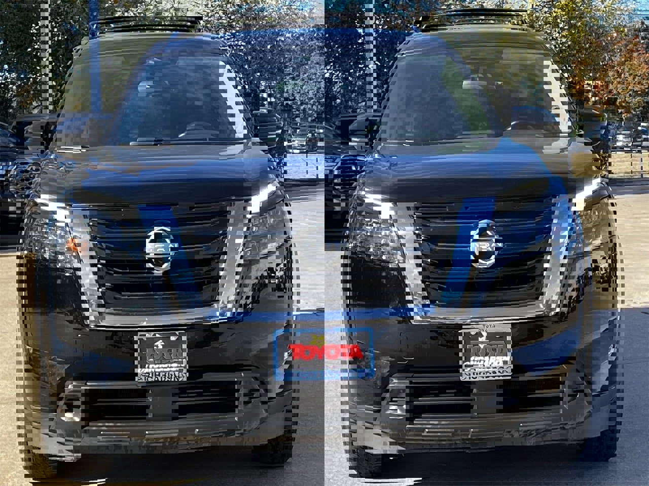 Used 2024 Nissan Pathfinder SV w/ SV Premium Package image 7