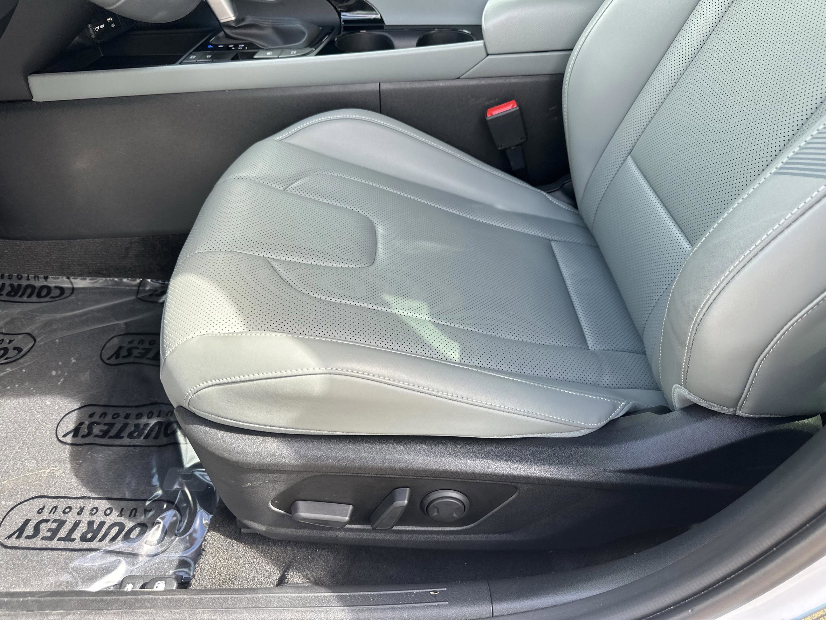 Used 2025 Hyundai Elantra Limited image 19