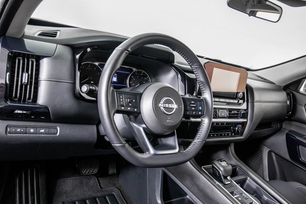 Used 2025 Nissan Pathfinder SV image 19