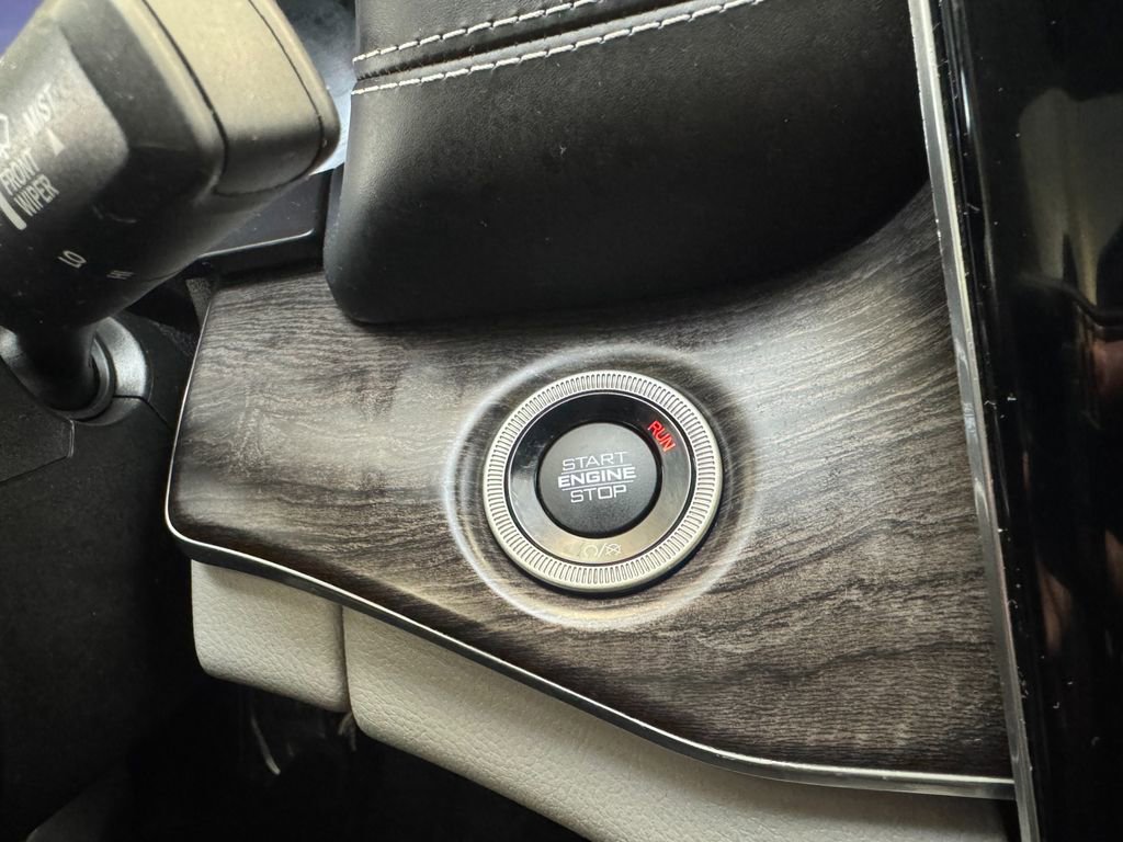 Used 2021 Jeep Grand Cherokee L Overland w/ Advanced Protech Group III image 16