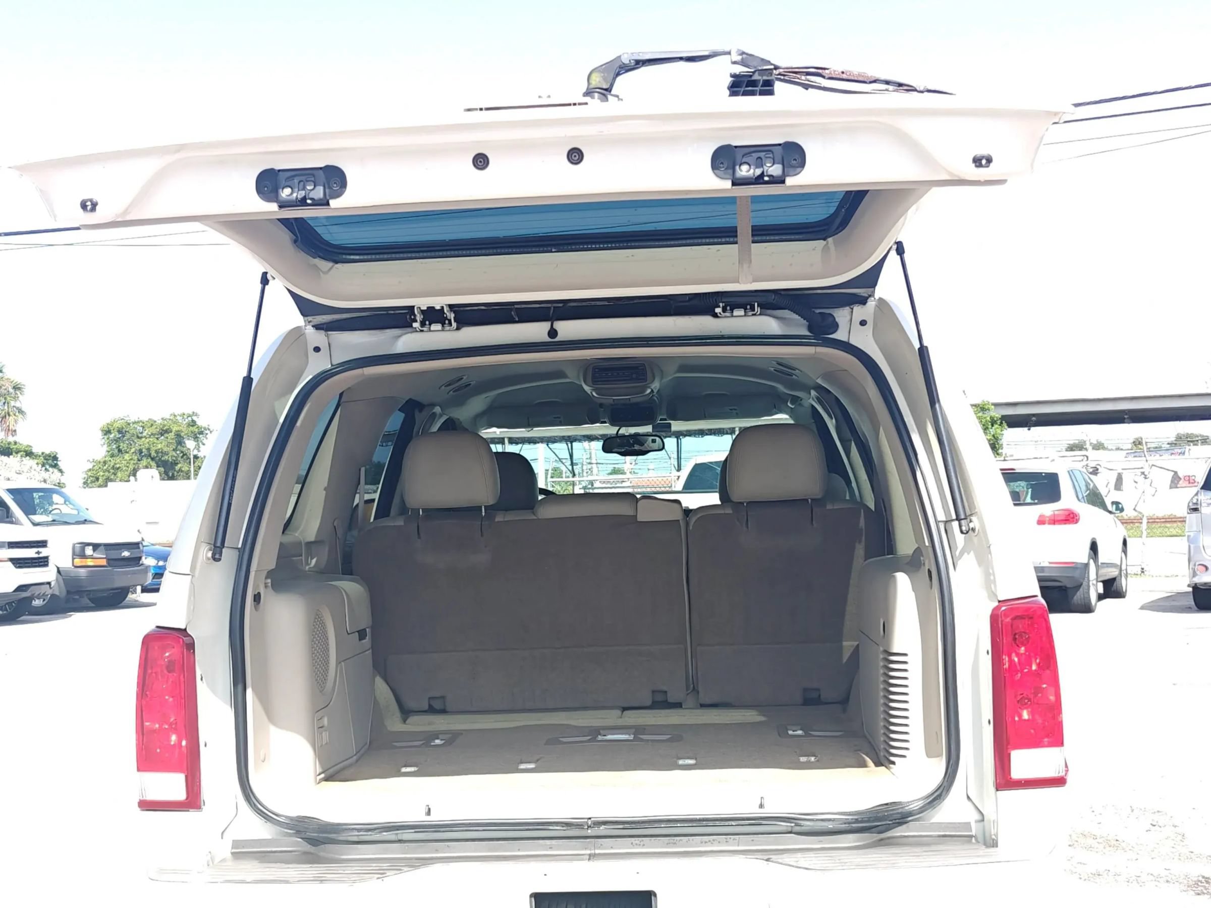Used 2005 Cadillac Escalade 2WD image 8