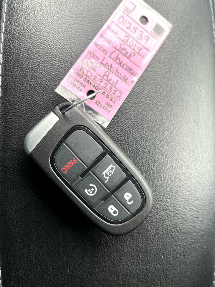 Used 2019 Jeep Cherokee Latitude Plus w/ Cold Weather Group image 20