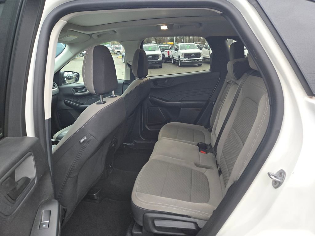 Used 2022 Ford Escape SE w/ SE Sport Appearance Package image 10