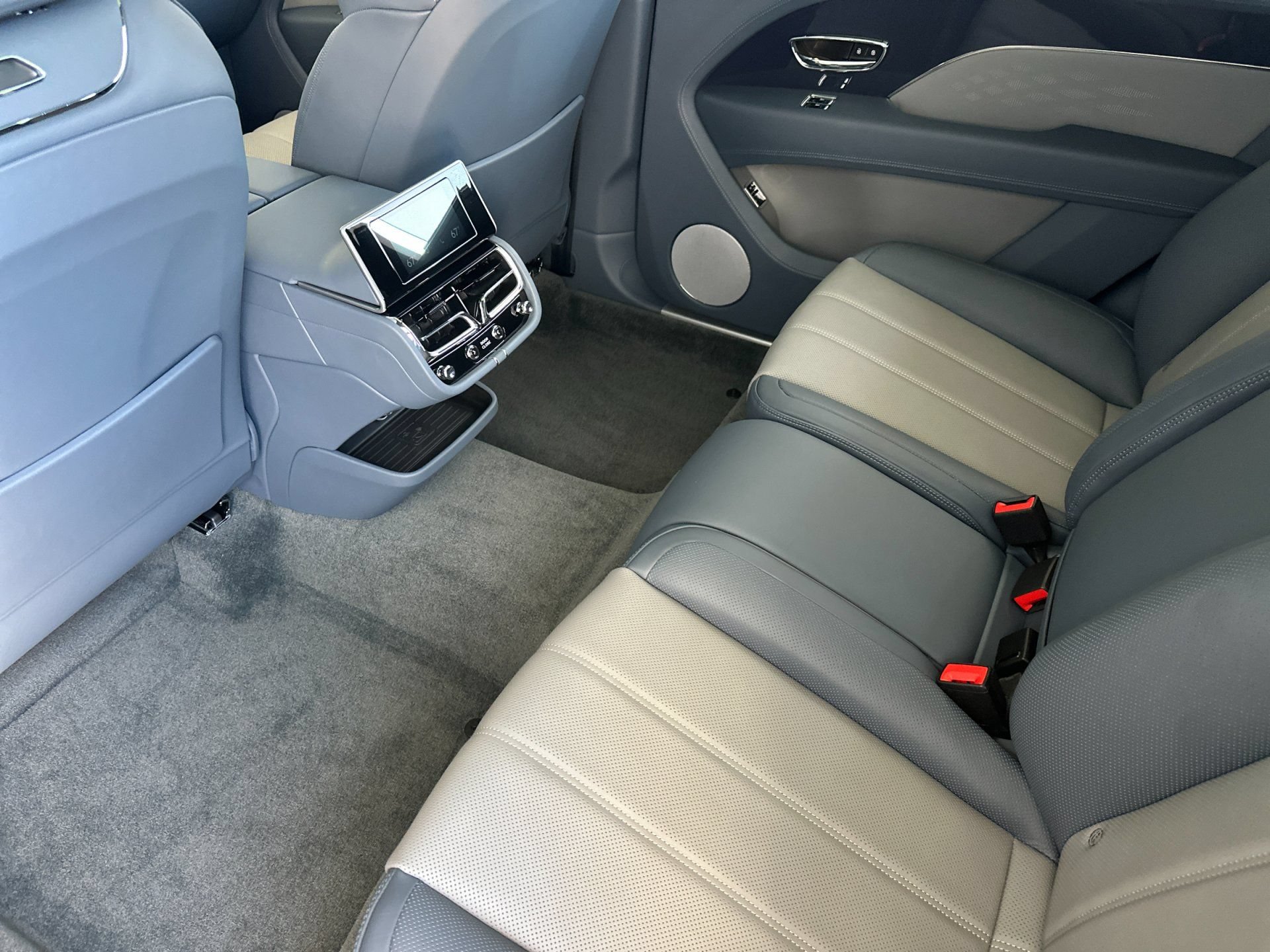 New 2026 Bentley Bentayga Extended Wheelbase AWD/4WD image 10
