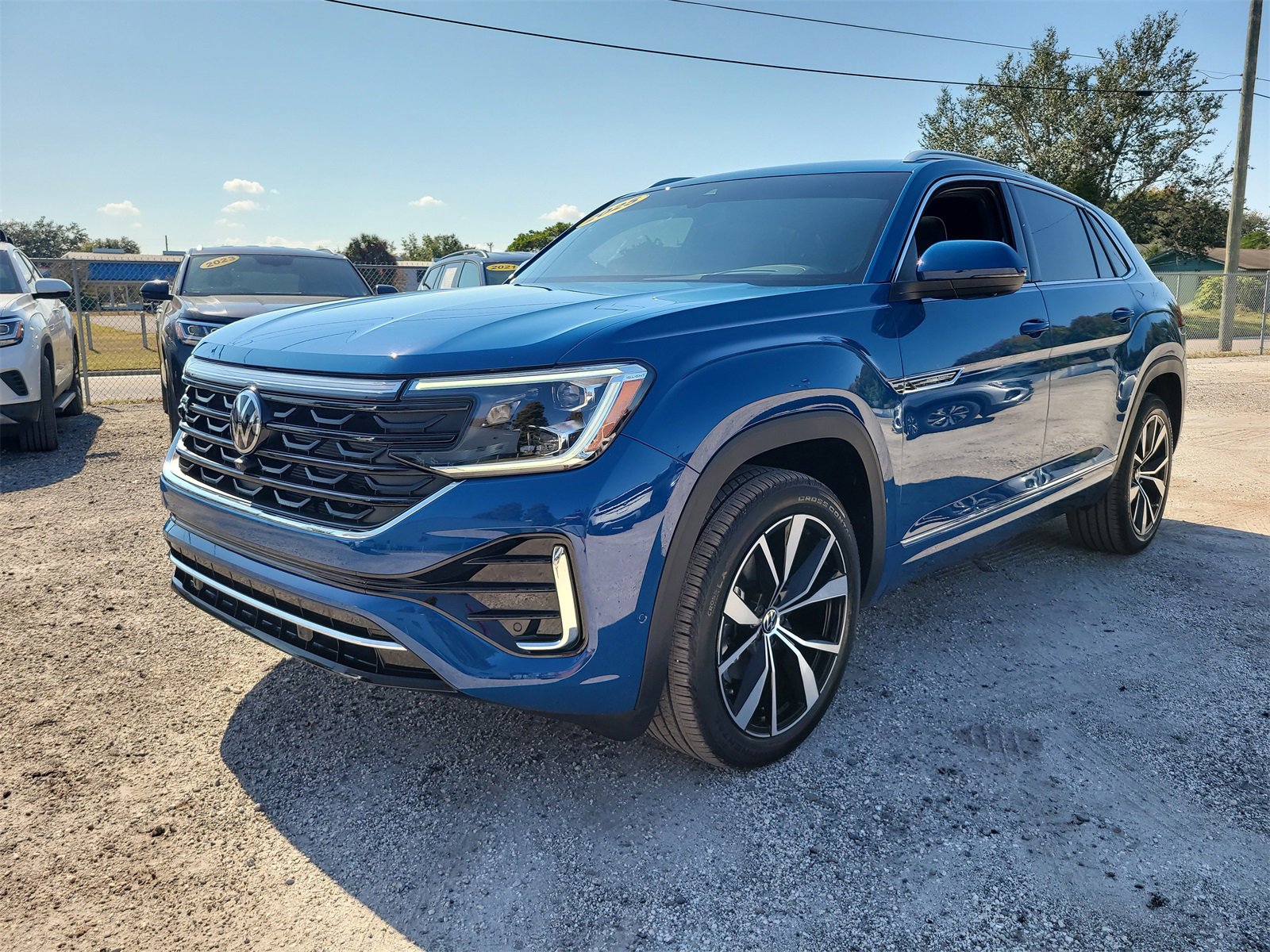 Used 2025 Volkswagen Atlas Cross Sport SEL Premium R-Line image 4