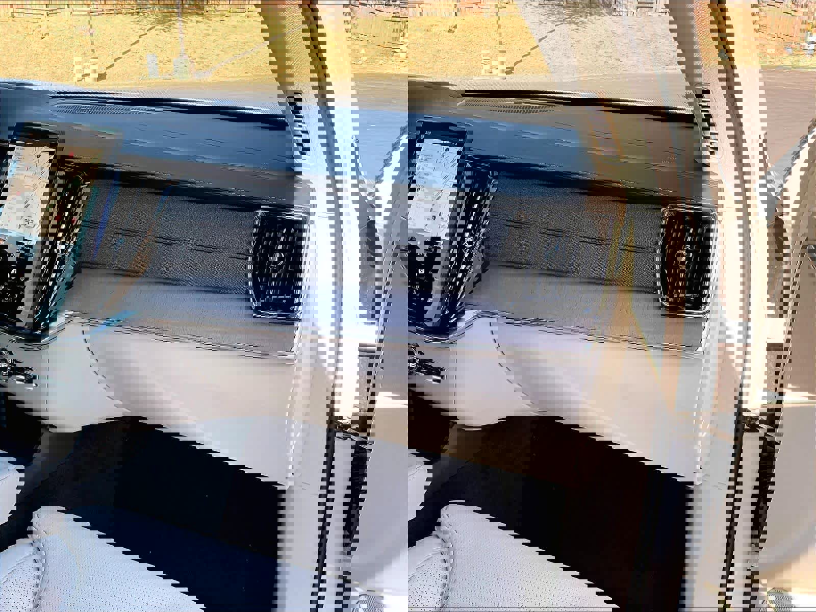 New 2026 Volvo XC90 B6 Ultra w/ Protection Package image 29