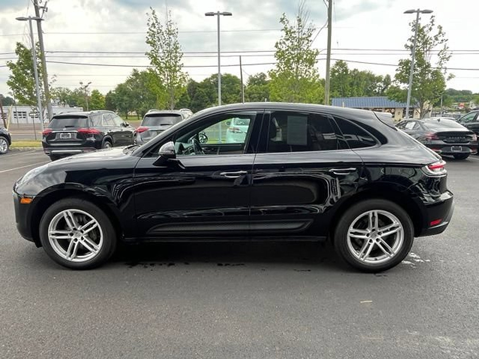 Used 2024 Porsche Macan AWD/4WD image 4