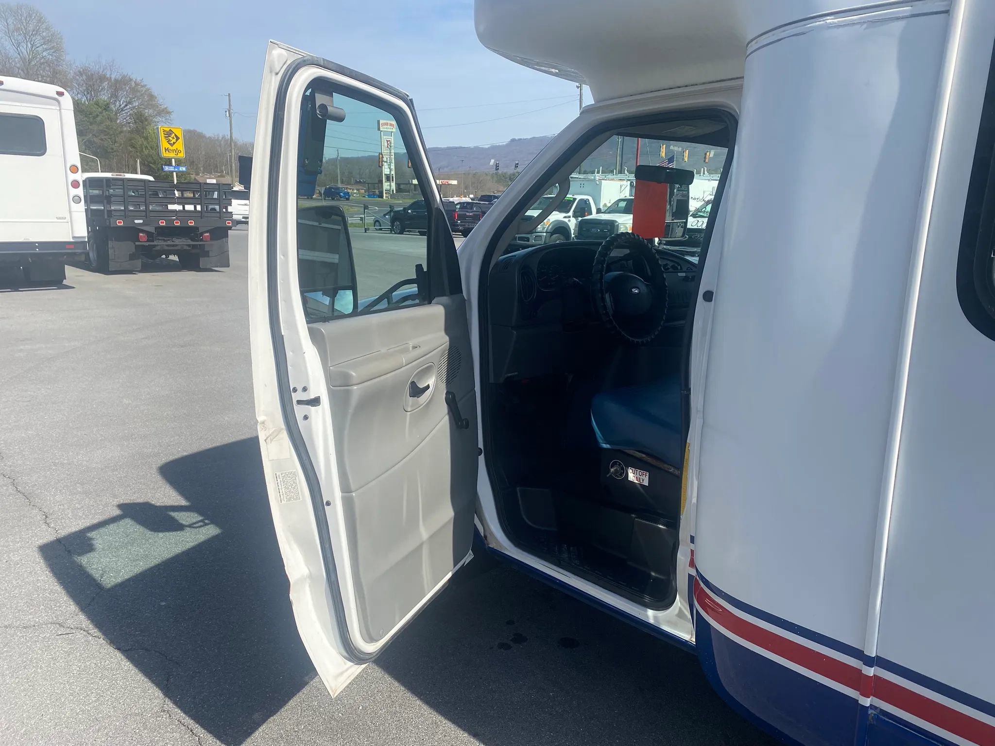 Used 2006 Ford E-450 and Econoline 450 image 7