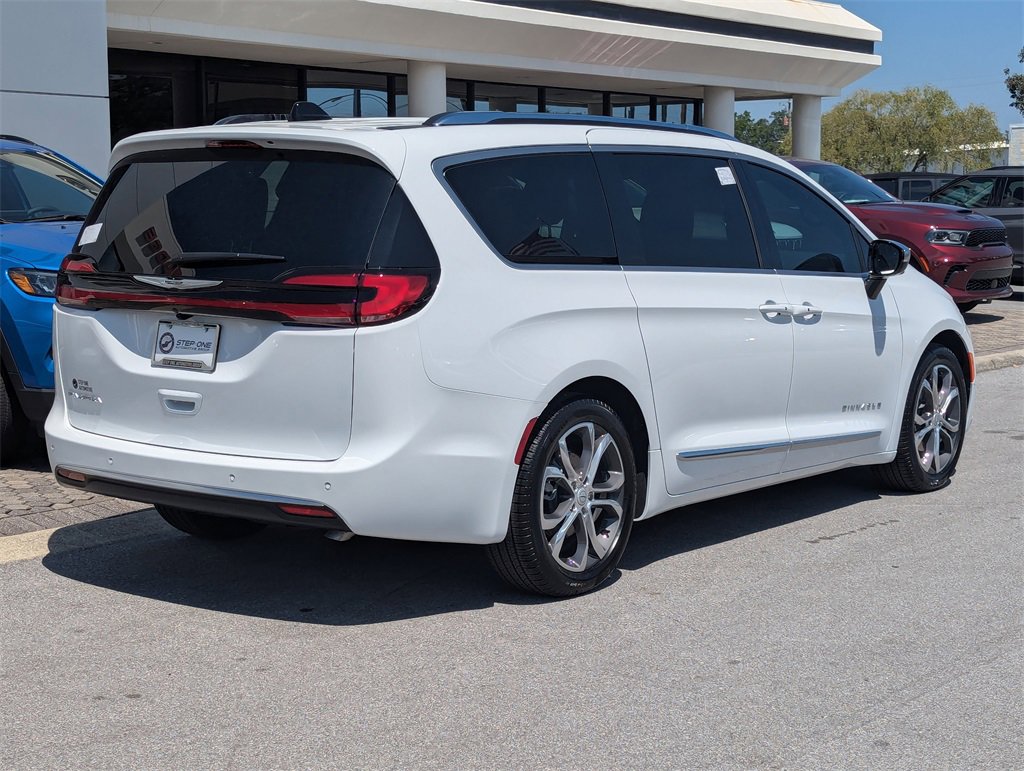 New 2026 Chrysler Pacifica Pinnacle image 5
