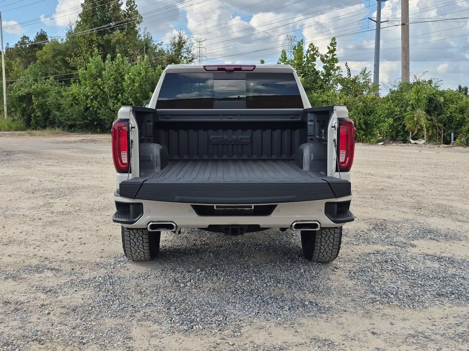 New 2026 GMC Sierra 1500 AT4 w/ AT4 Premium Package AWD/4WD image 4