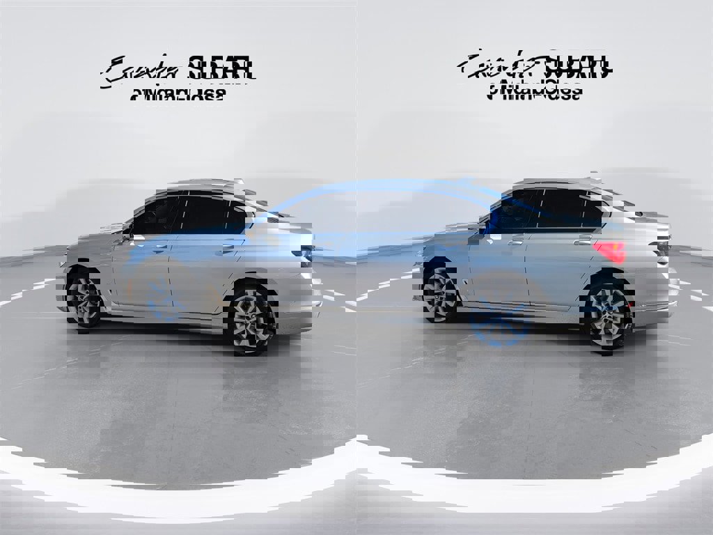 Used 2019 BMW 740i xDrive w/ Executive Package image 4