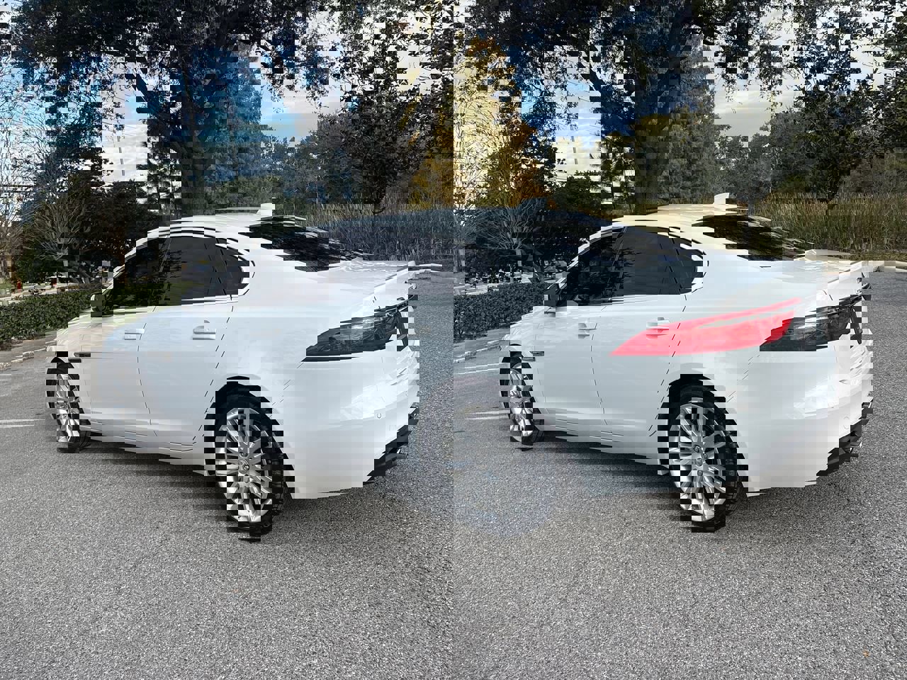 Used 2018 Jaguar XF Portfolio image 6