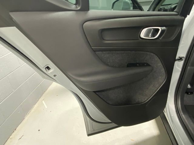 Used 2025 Volvo XC40 B5 Plus AWD/4WD image 7