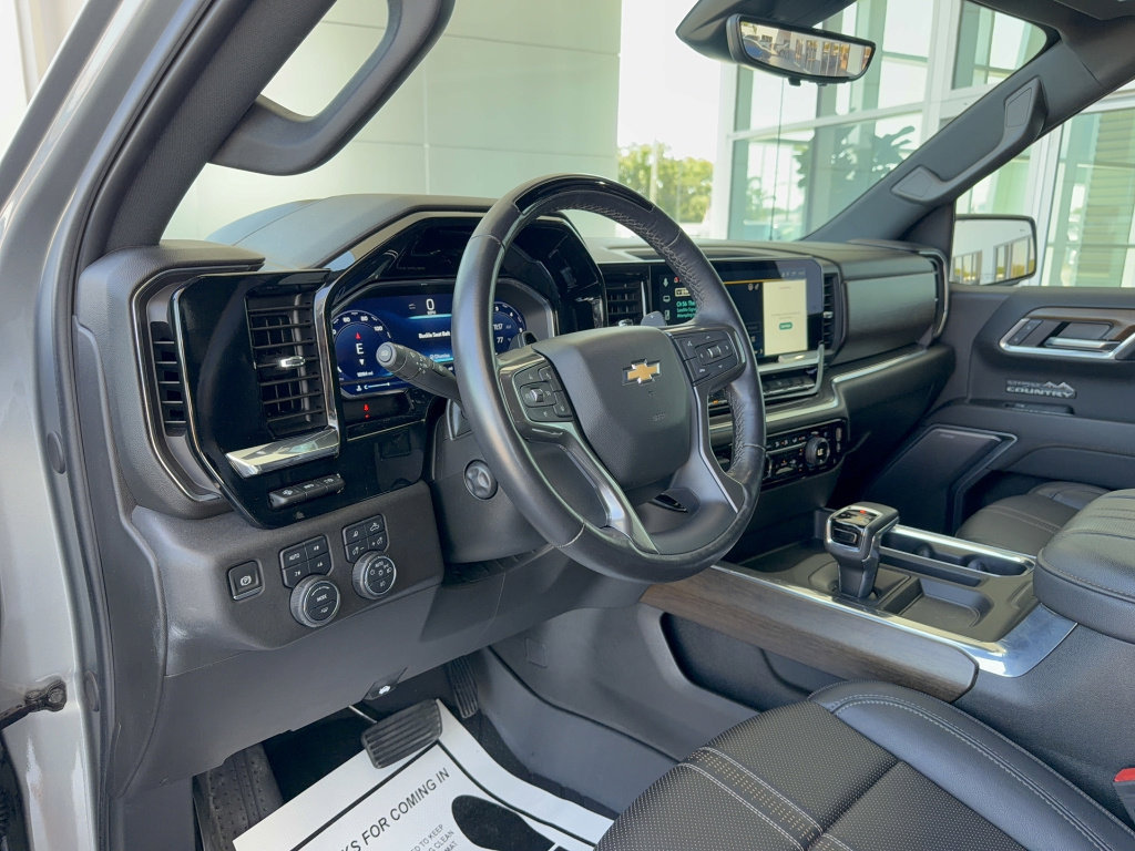 Used 2025 Chevrolet Silverado 1500 High Country AWD/4WD image 12