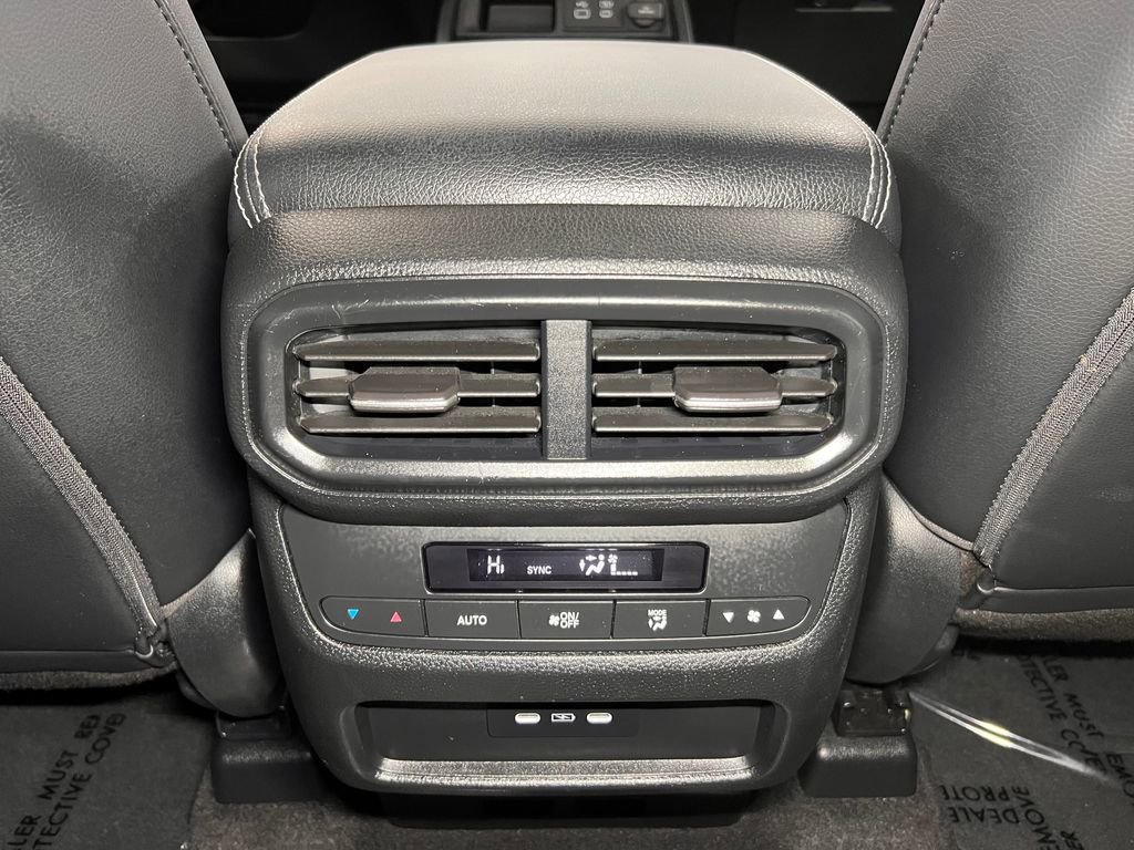 Used 2025 Honda Pilot Touring image 23