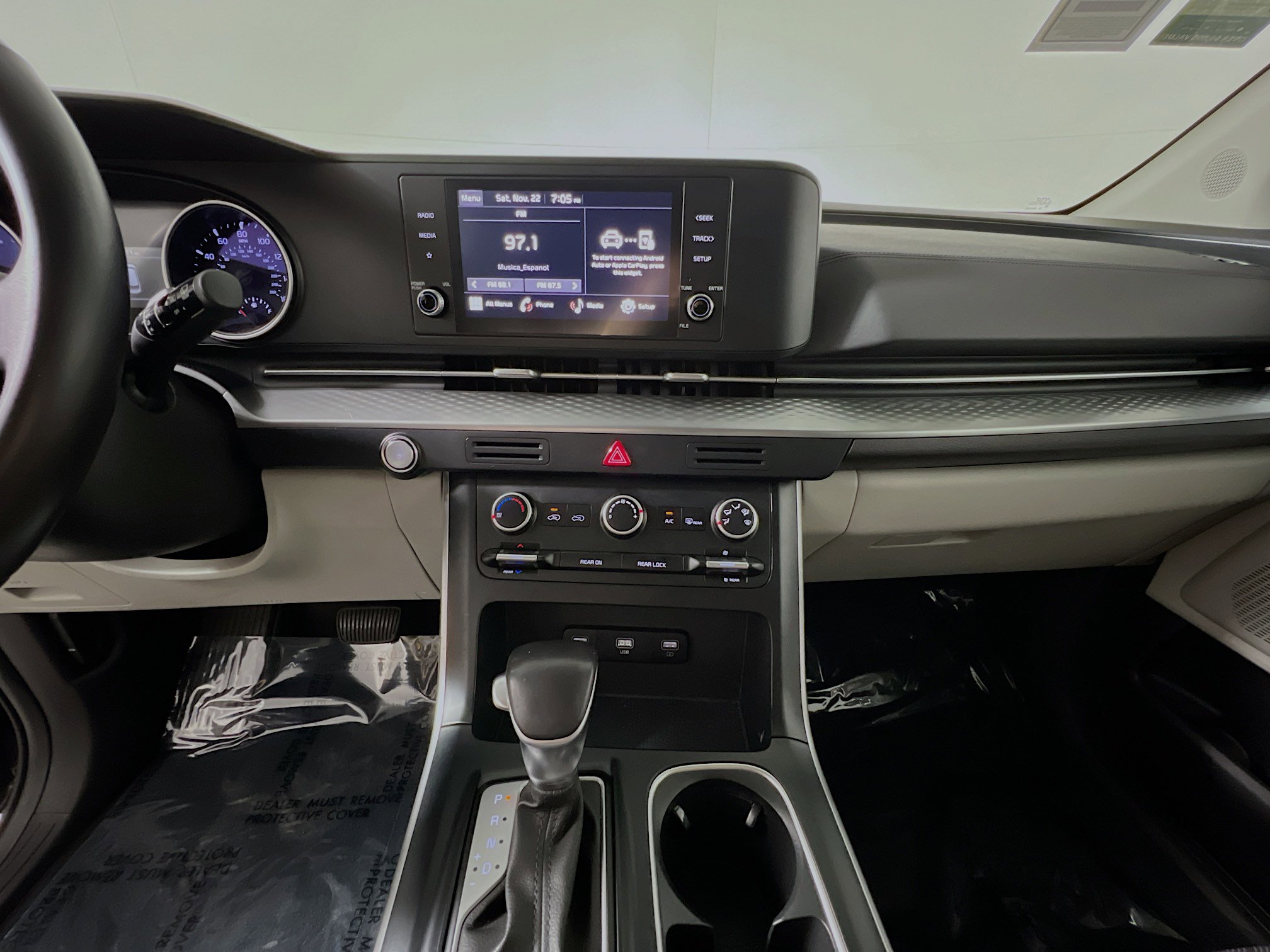 Used 2024 Kia Carnival LX image 25