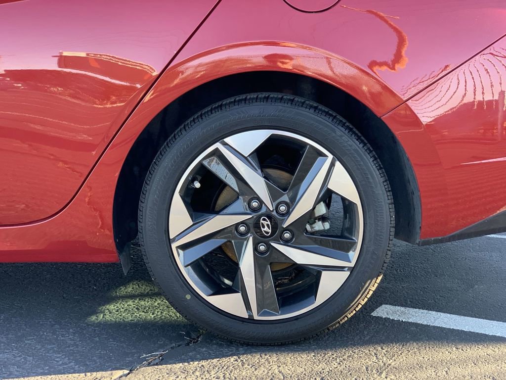 Used 2023 Hyundai Elantra Limited w/ Cargo Package image 31