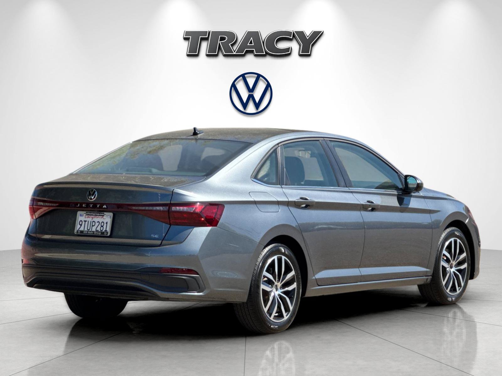 Used 2025 Volkswagen Jetta SE FWD image 4