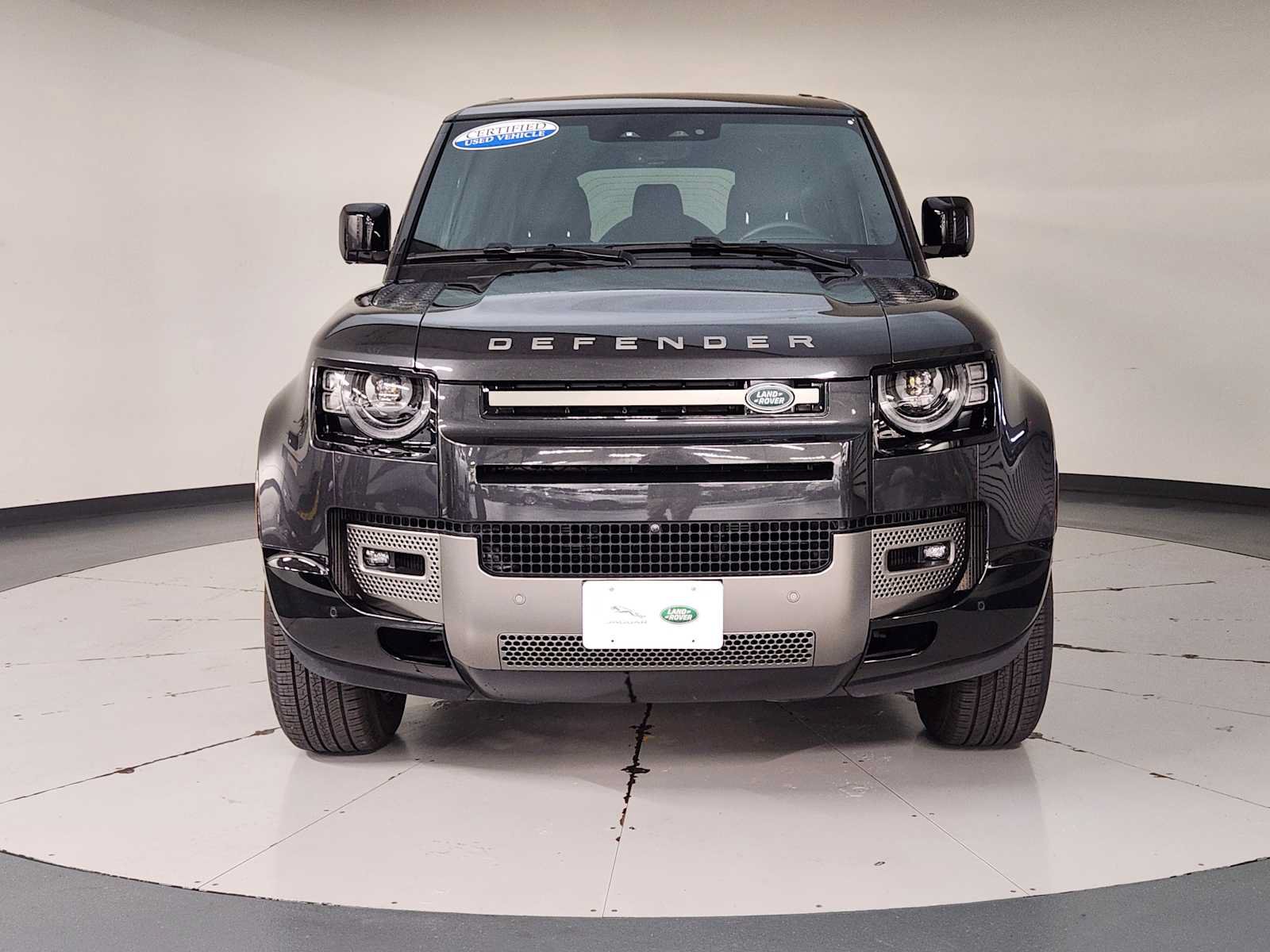 Used 2025 Land Rover Defender 130 X-Dynamic SE AWD/4WD image 13