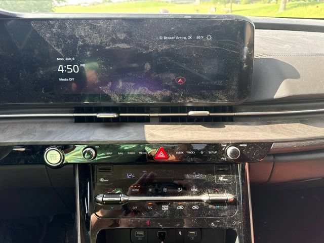 Certified 2024 Kia Carnival SX FWD image 11