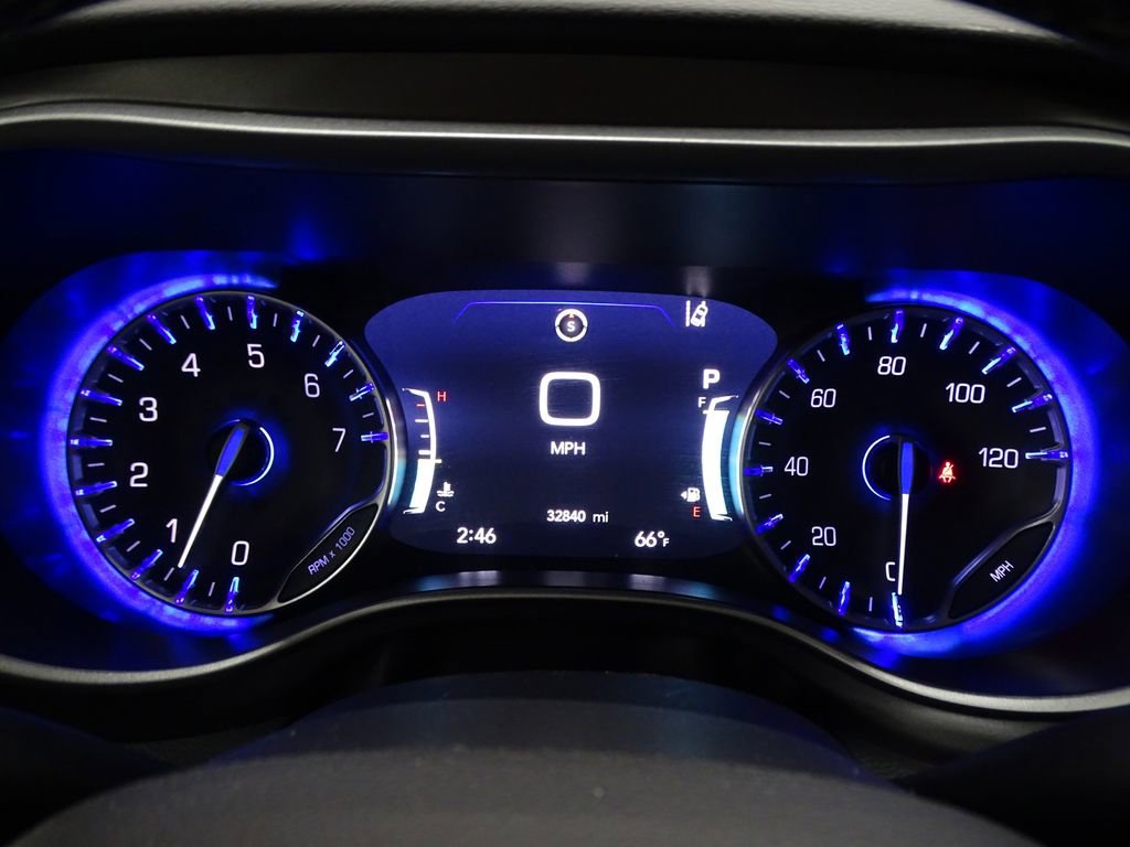 Used 2024 Chrysler Pacifica Touring-L image 28