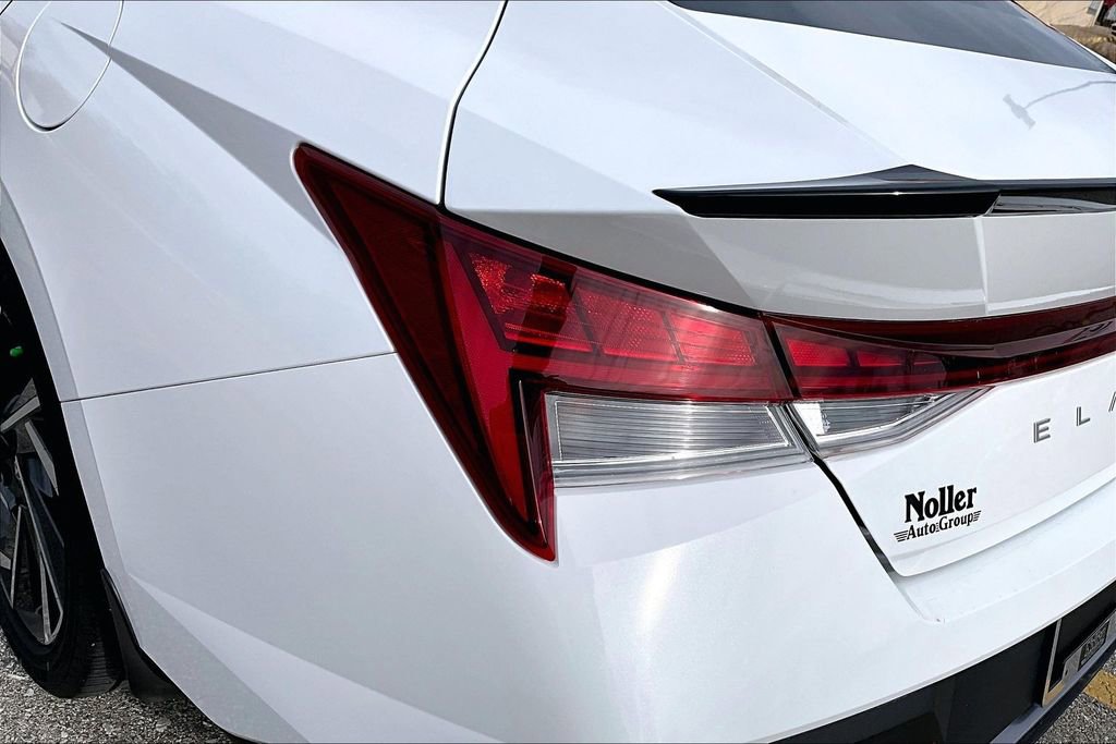 Certified 2025 Hyundai Elantra SEL image 30