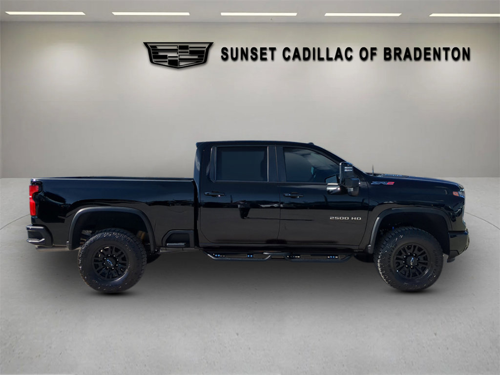 Used 2025 Chevrolet Silverado 2500 ZR2 w/ Technology Package image 3