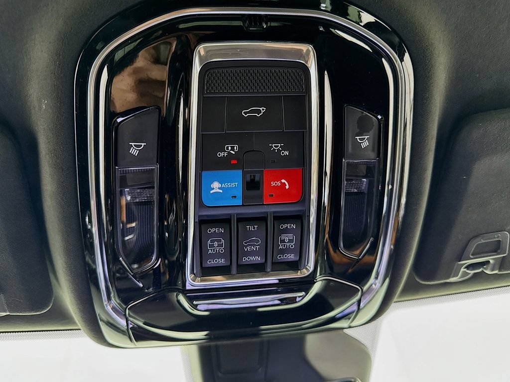 Used 2023 Jeep Grand Cherokee Summit AWD/4WD image 16