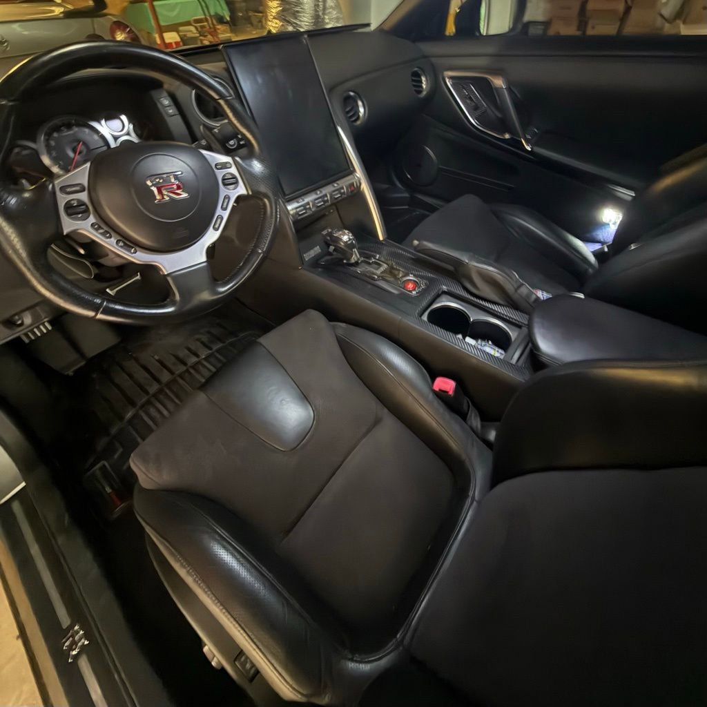 Used 2010 Nissan GT-R Premium AWD/4WD image 5