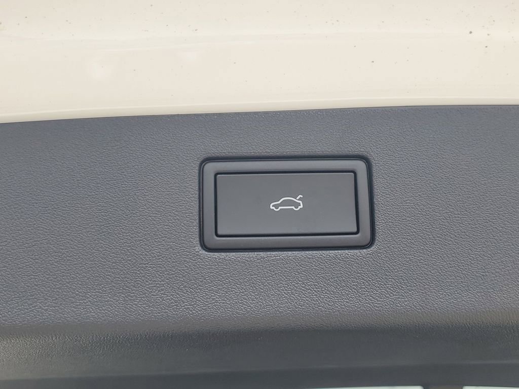 New 2026 Volkswagen Tiguan SE R-Line image 8