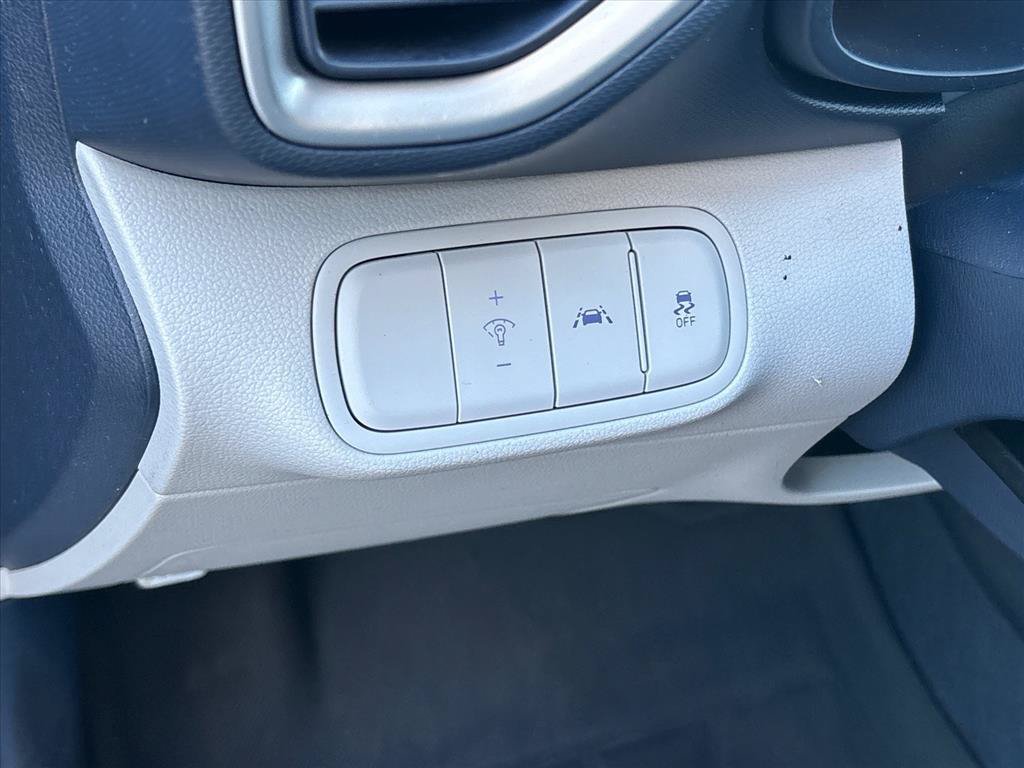 Used 2022 Hyundai Venue Limited FWD image 7
