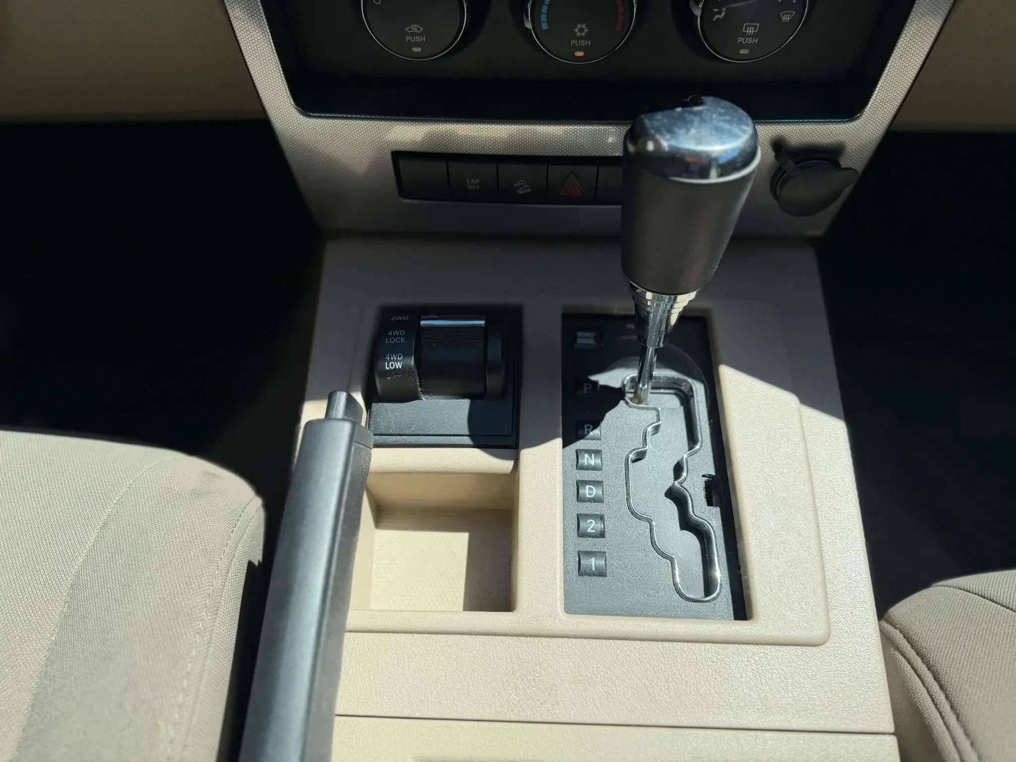 Used 2009 Jeep Liberty Sport w/ Popular Equipment Group AWD/4WD image 17