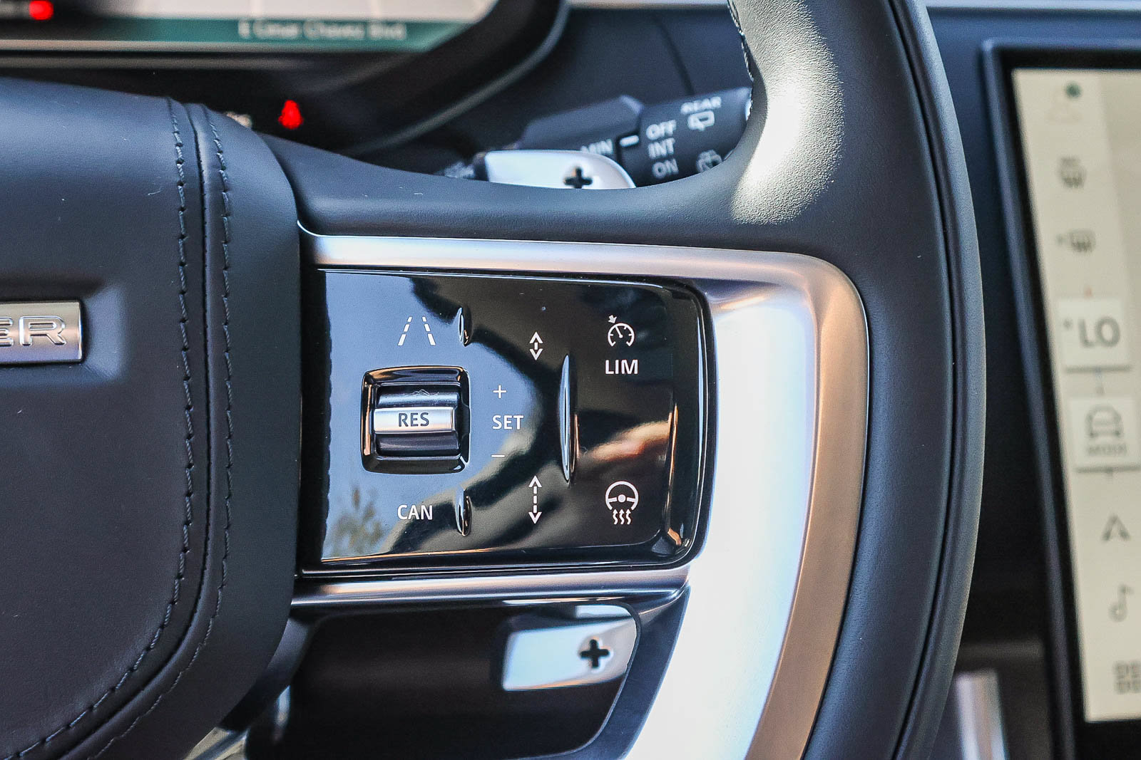 New 2026 Land Rover Range Rover SE AWD/4WD image 33