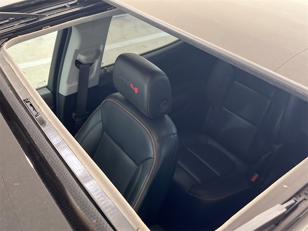 Used 2022 GMC Acadia AT4 w/ Technology Package image 22