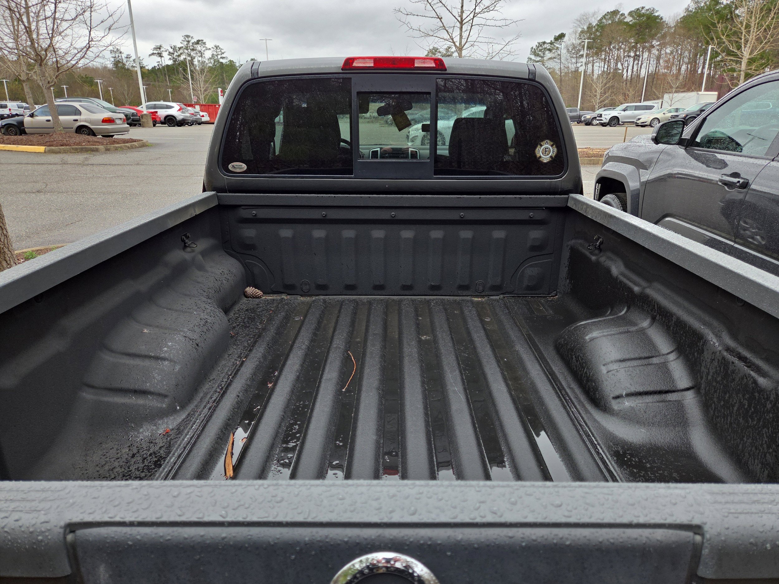Used 2009 Nissan Frontier SE w/ SE Value Truck Pkg AWD/4WD image 4