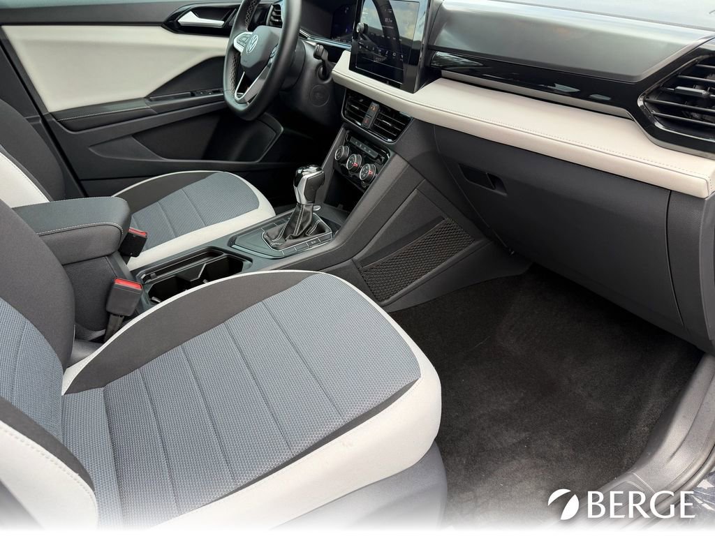 Used 2025 Volkswagen Taos S FWD image 14