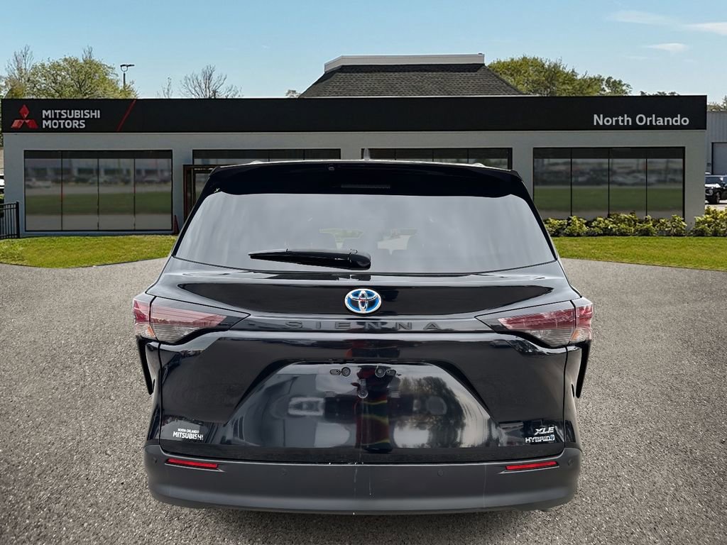 Used 2023 Toyota Sienna XLE image 4