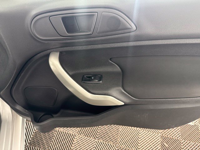 Used 2013 Ford Fiesta SE FWD image 21