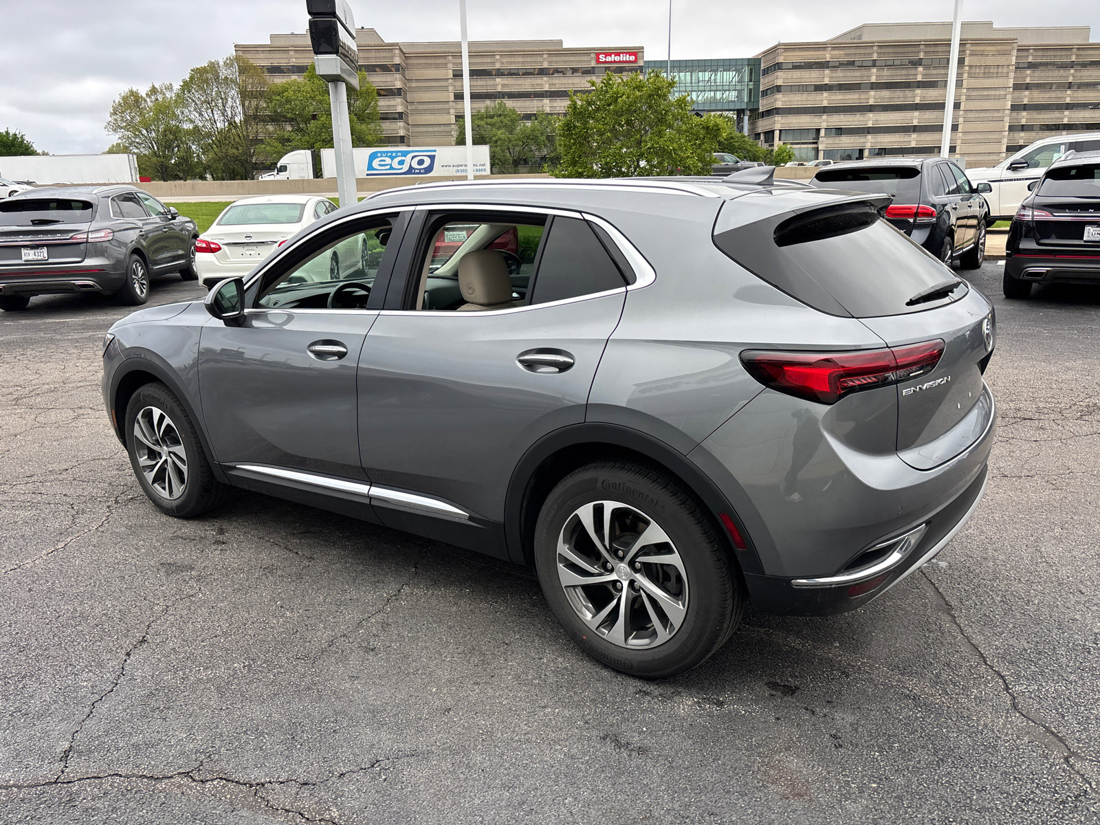 Used 2021 Buick Envision Essence w/ Technology Package I FWD image 5