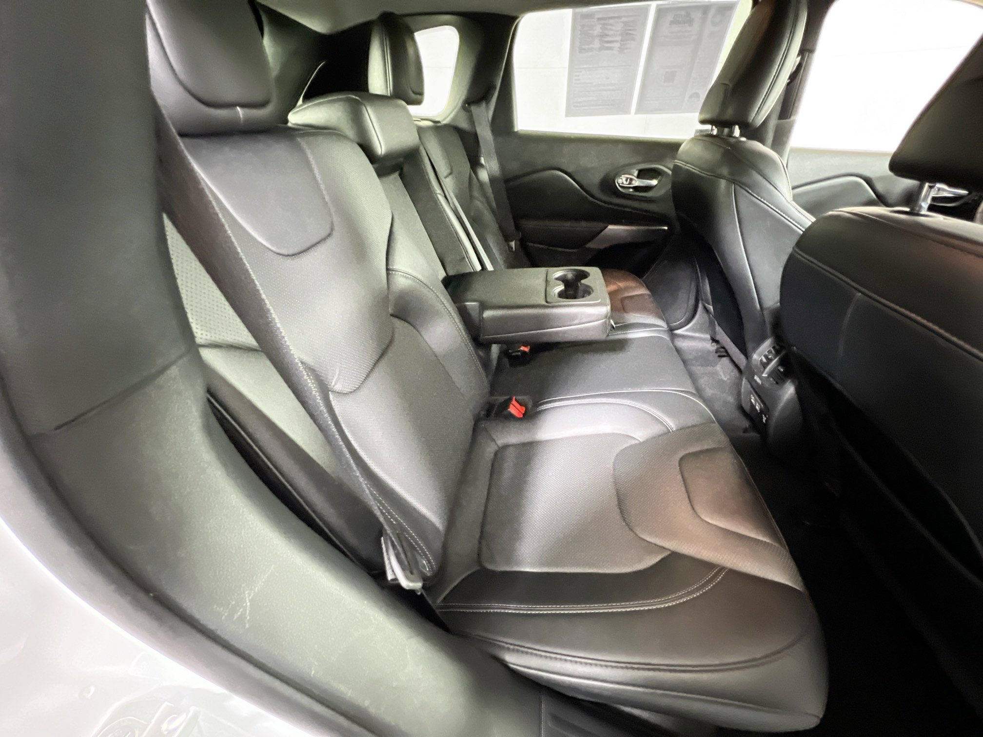 Used 2022 Jeep Cherokee Limited image 26