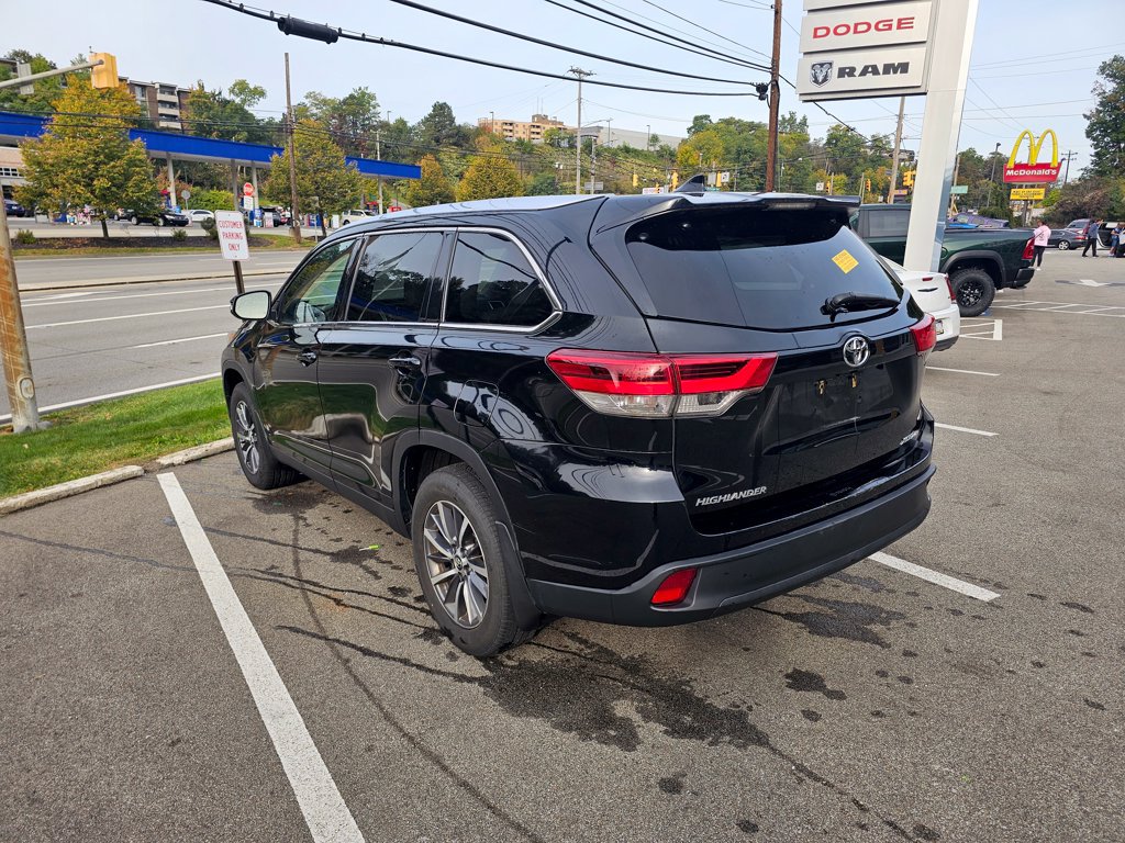 Used 2019 Toyota Highlander XLE AWD/4WD image 7